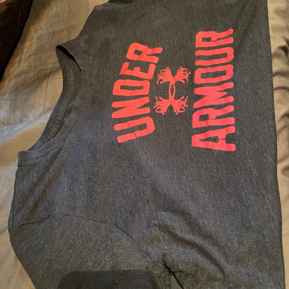 Large women’s under armour t shirt